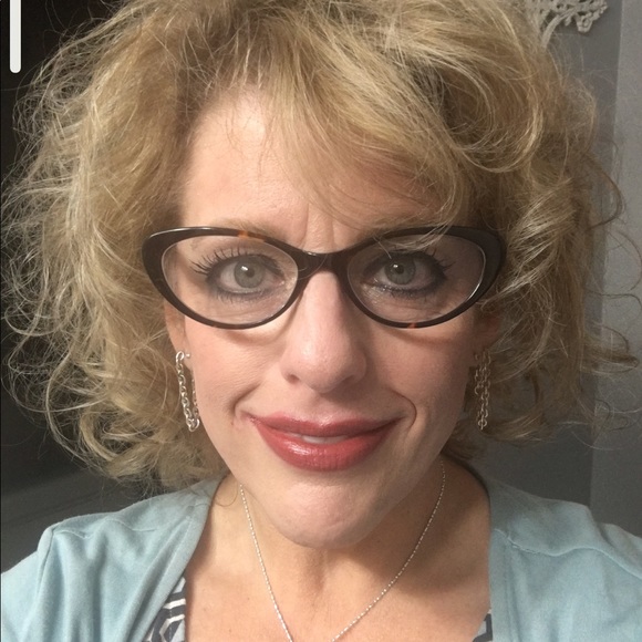 Meet your Posher, Lorna - Picture 3 of 3